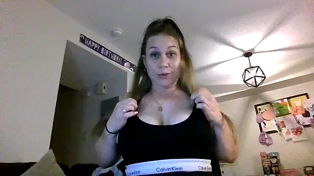 Snapshot of thedevinemama chatting on July 1, 2026, 2:23 am thedevinemama online show from July 1, 2026, 2:23 am