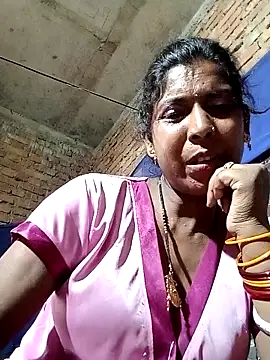 Snapshot of Savita992 chatting on May 12, 2026, 8:21 am Savita992 online show from May 12, 2026, 8:21 am