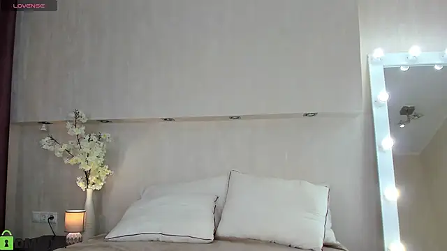 Adelina Bliss online show from May 31, 2026, 9:37 am