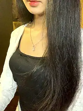 Nhinhi18 online show from April 3, 2026, 3:29 pm