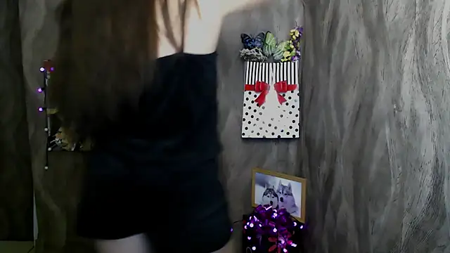 Linda S  online show from November 7, 2025, 1:48 pm