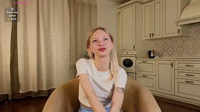Snapshot of KatieFoulk chatting on October 10, 2025, 3:13 pm KatieFoulk online show from October 10, 2025, 3:13 pm