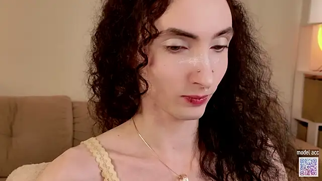 Snapshot of Queen_of_tease chatting on February 5, 2026, 7:32 pm Queen of tease online show from February 5, 2026, 7:32 pm