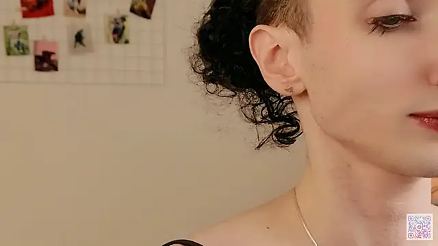 Snapshot of Queen_of_tease chatting on February 9, 2026, 7:34 pm Queen of tease online show from February 9, 2026, 7:34 pm