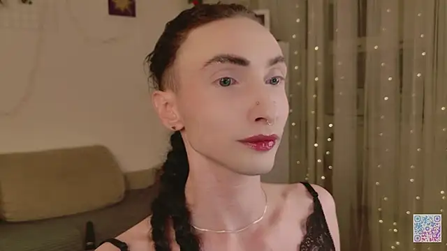 Queen of tease online show from April 11, 2026, 4:09 am