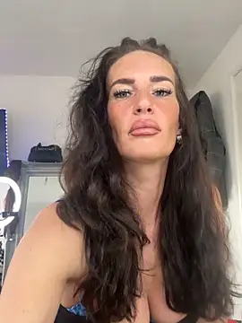 Elegant-Chlo37 online show from February 12, 2026, 10:59 am