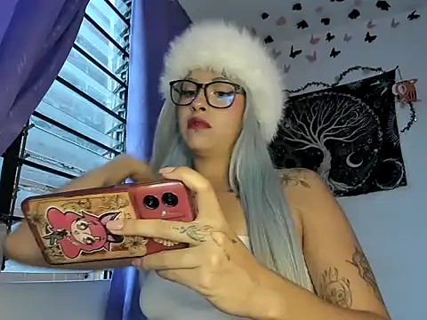 Snapshot of Sweet_mim_ chatting on June 15, 2026, 10:53 pm Sweet mim online show from June 15, 2026, 10:53 pm