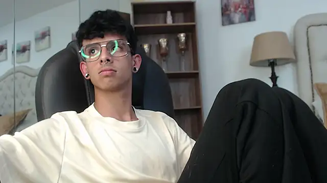 Ibratxandy online show from April 18, 2026, 7:58 pm