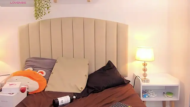 Rachel Donnelly online show from October 11, 2025, 4:02 am