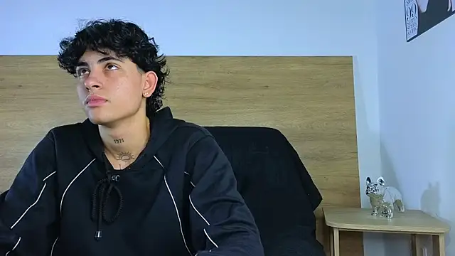 Stiven Benet  online show from November 15, 2025, 2:43 pm