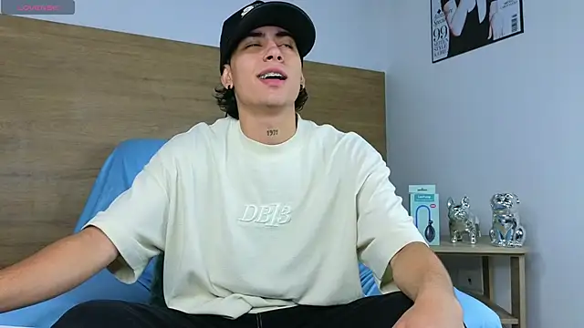 Stiven Benet  online show from October 23, 2025, 12:48 pm