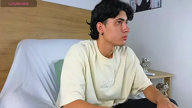 Stiven Benet  online show from November 1, 2025, 12:54 pm