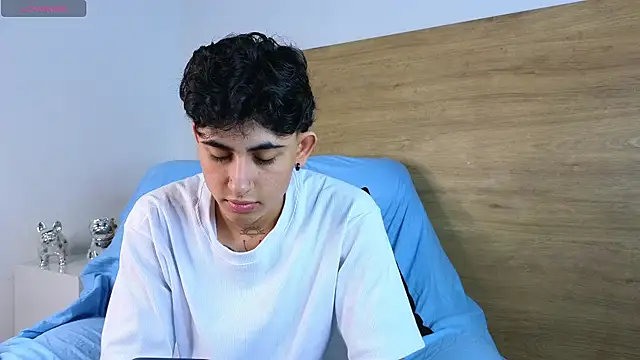 Stiven Benet  online show from September 12, 2025, 1:11 pm