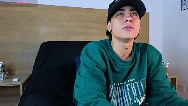 Stiven Benet  online show from September 29, 2025, 9:53 pm