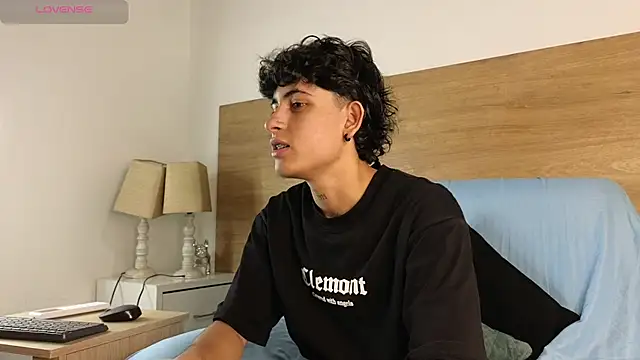 Stiven Benet  online show from September 21, 2025, 2:22 pm