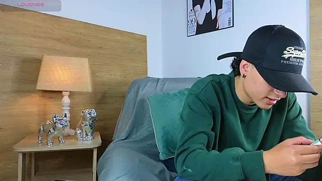 Stiven Benet  online show from October 17, 2025, 3:25 pm