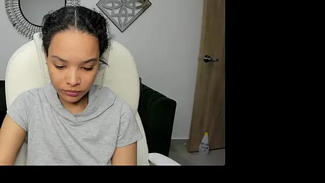 Ayshel cooperr online show from October 20, 2025, 4:03 am