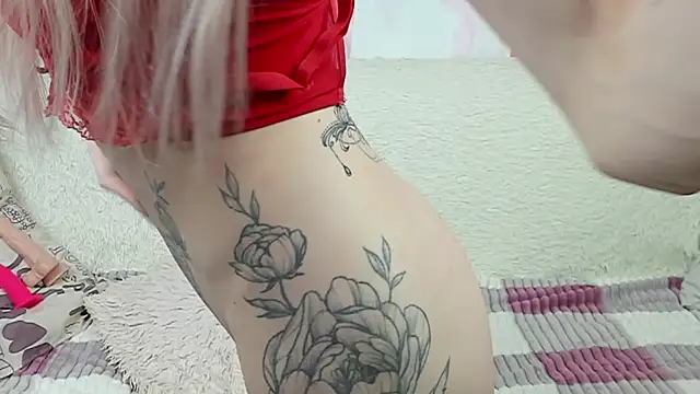 yourkriss new1 online show from October 11, 2025, 6:53 pm