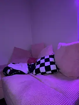 Tu GataLinda online show from October 15, 2025, 4:37 pm