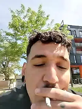 Snapshot of JuicyBigcock@xh chatting on May 9, 2026, 9:45 am JuicyBigcockxh online show from May 9, 2026, 9:45 am