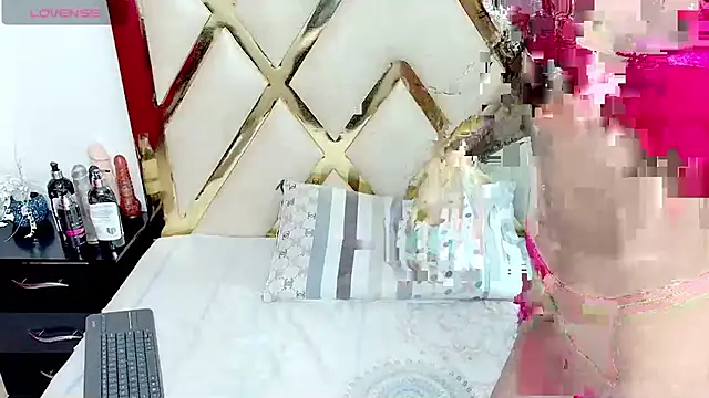 valeriavasquez online show from January 7, 2026, 8:03 pm