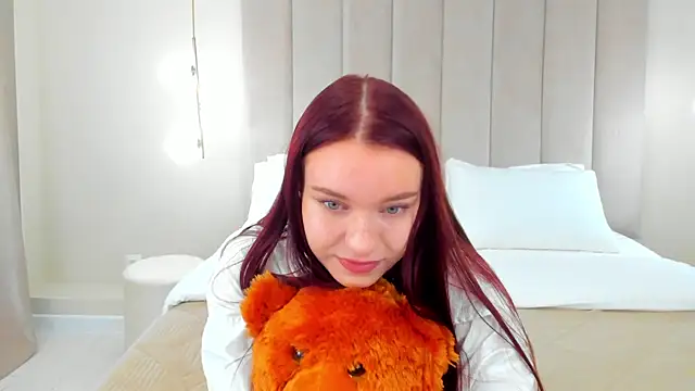 NoraHaynes online show from September 19, 2025, 2:37 am