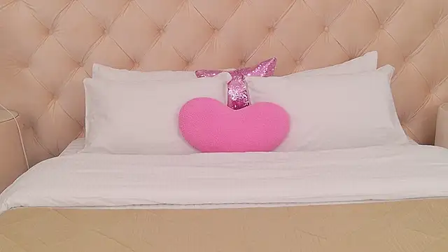 Snapshot of NoraHaynes chatting on January 18, 2026, 2:59 am NoraHaynes online show from January 18, 2026, 2:59 am