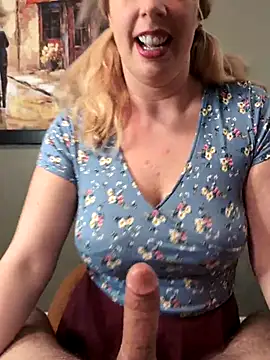 EllieEnchantress online show from December 22, 2025, 8:03 am