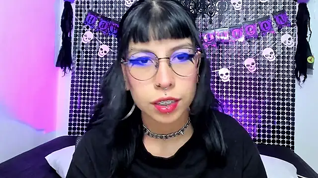 Snapshot of Rose_72 chatting on October 18, 2025, 7:49 pm Rose 72 online show from October 18, 2025, 7:49 pm