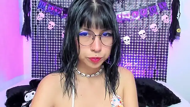 Snapshot of Rose_72 chatting on October 11, 2025, 7:37 pm Rose 72 online show from October 11, 2025, 7:37 pm