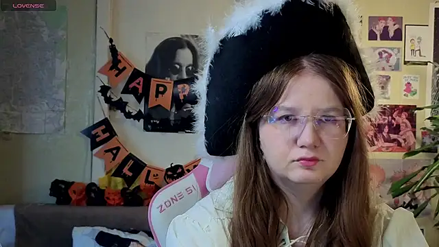 Snapshot of Sienna-Cow chatting on October 28, 2025, 10:58 am Sienna-Cow online show from October 28, 2025, 10:58 am