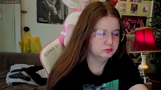 Snapshot of Sienna-Cow chatting on October 16, 2025, 12:57 pm Sienna-Cow online show from October 16, 2025, 12:57 pm