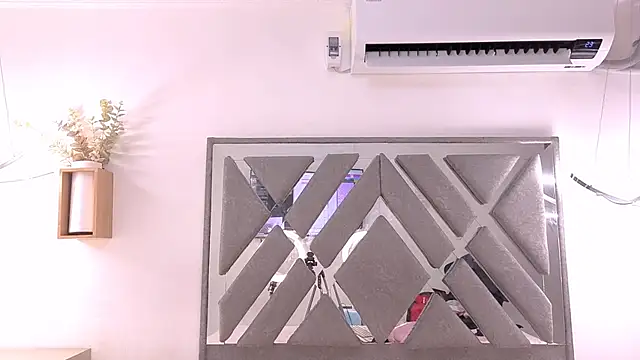 nahomy ryans online show from November 11, 2025, 12:27 am