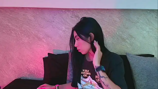 Dixie grey1 online show from November 14, 2025, 2:21 pm