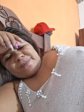 Snapshot of hotmom33 chatting on October 20, 2025, 11:00 am hotmom33 online show from October 20, 2025, 11:00 am