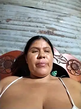 Snapshot of hotmom33 chatting on November 29, 2025, 2:23 am hotmom33 online show from November 29, 2025, 2:23 am