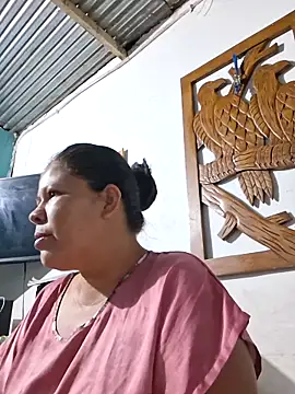 Snapshot of hotmom33 chatting on November 7, 2025, 10:42 am hotmom33 online show from November 7, 2025, 10:42 am