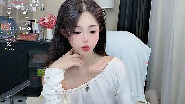 Snapshot of CeeKie chatting on August 6, 2026, 11:27 am CeeKie online show from August 6, 2026, 11:27 am