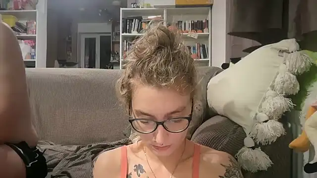 Snapshot of harleyblair chatting on June 24, 2026, 10:18 pm harleyblair online show from June 24, 2026, 10:18 pm