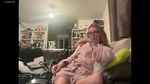 Snapshot of harleyblair chatting on October 20, 2025, 7:47 pm harleyblair online show from October 20, 2025, 7:47 pm