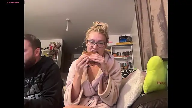 Snapshot of harleyblair chatting on October 27, 2025, 11:16 pm harleyblair online show from October 27, 2025, 11:16 pm