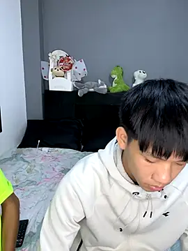 Kailertwink online show from October 5, 2025, 5:09 am