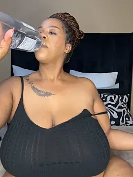 THICKBUNNYCHICKxxx online show from April 2, 2026, 8:26 pm