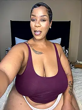 THICKBUNNYCHICKxxx online show from January 6, 2026, 8:24 pm