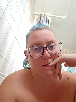 lablonde2025 online show from September 25, 2025, 10:43 am