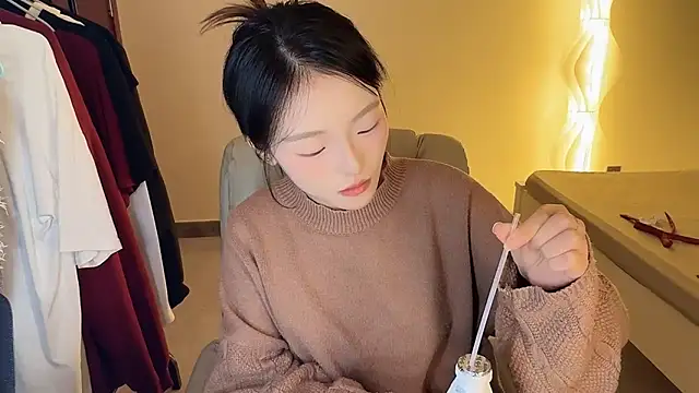 Robin-o3 online show from October 13, 2025, 8:54 pm