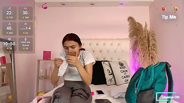 Snapshot of AmelieAndAce chatting on November 14, 2025, 1:15 pm AmelieAndAce online show from November 14, 2025, 1:15 pm