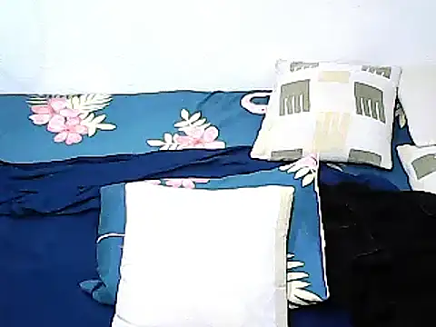 xxhottinybabe online show from March 27, 2026, 5:38 am