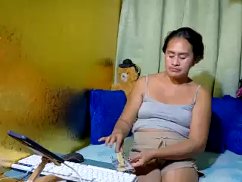 xxloveheart online show from April 14, 2026, 11:37 am