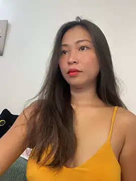 Snapshot of EmmaSean chatting on May 18, 2026, 2:12 am EmmaSean online show from May 18, 2026, 2:12 am